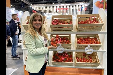 Ester Serrano holding BASF's popular Cabosur cluster variety